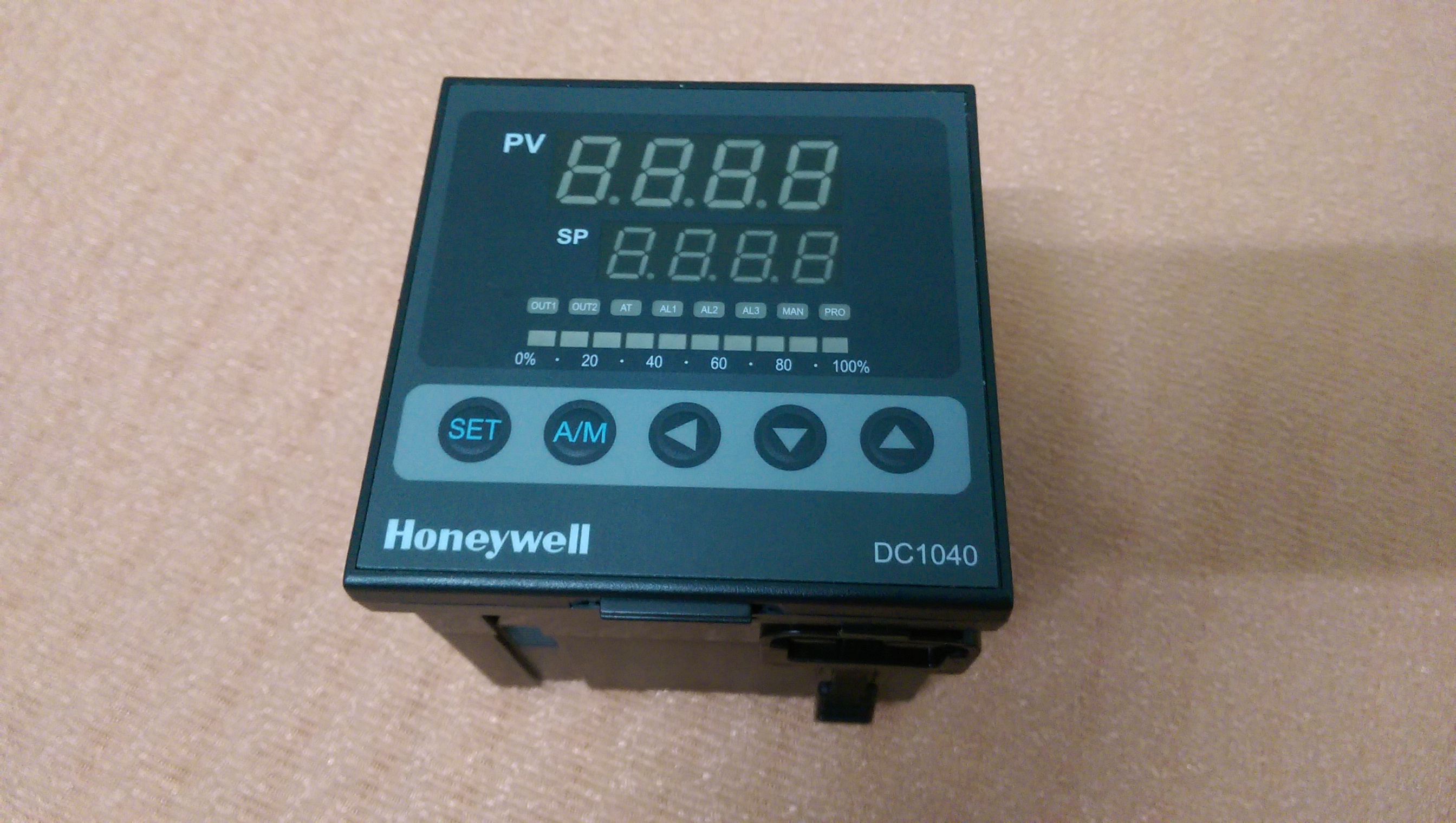 Bộ điều khiển nhiệt độ Honeywell T6382A1005 – Tân Quang HCM